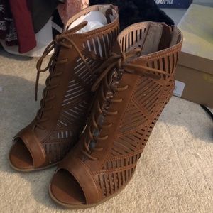 9 1/2 Fall Bronze Heels